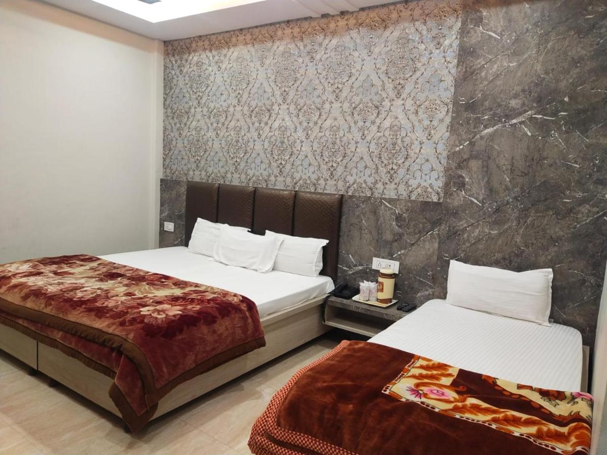 Hotel Gateway Kailash Bénarès Extérieur photo